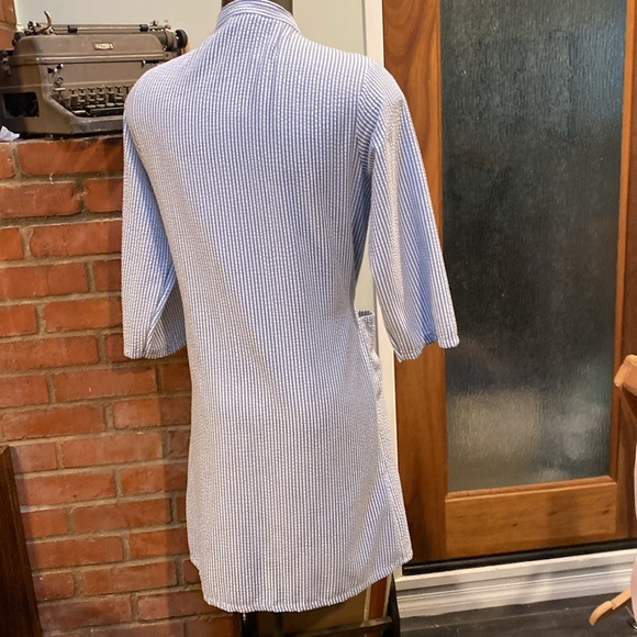 Blue and white seersucker striped robe - Picture 5 of 10